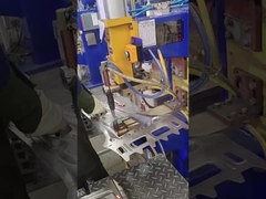 A máquina de soldadura personalizada não padronizada do ponto é usada para soldar a B-coluna fria da placa no automobi